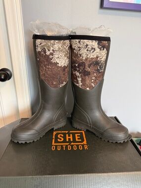 SHE Outdoor Brown Mossy Camo Rain Boots Sz 6